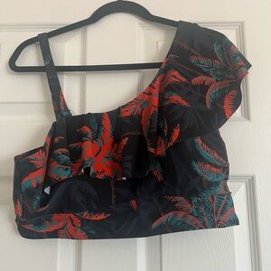 PLUS SIZE SWIM TOP